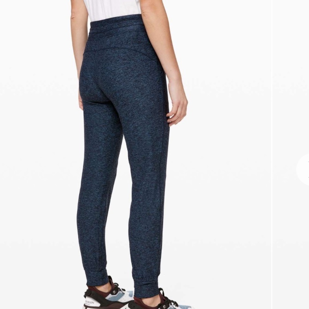 Lululemon Ready to Rulu Jogger 29"
Heathered True Navy / Black